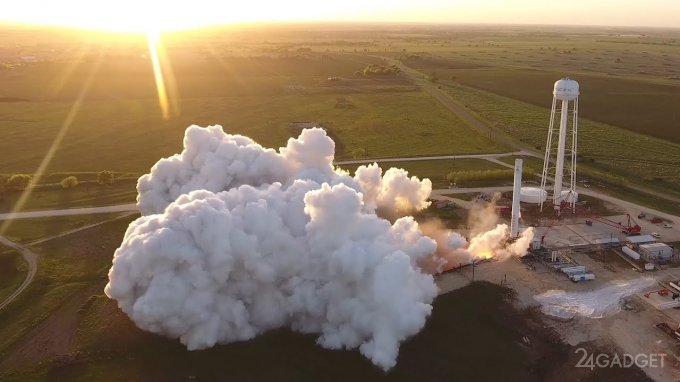 SpaceX показал любопытный сюжет с ракетного полигона (видео)