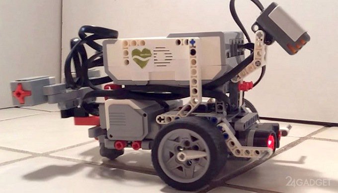 Робот на Arduino обзавёлся мозгом от червя (2 видео)