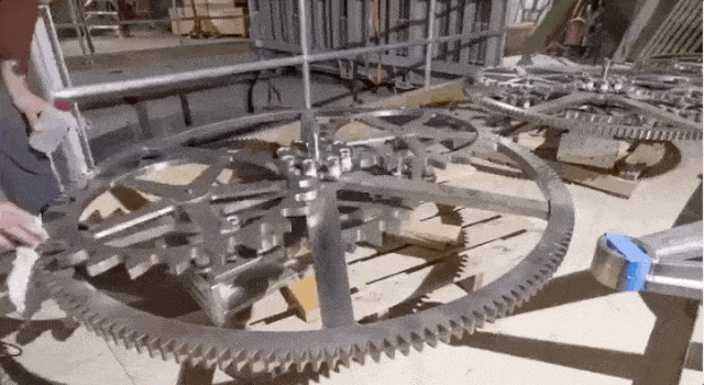 Глава Amazon строит гигантские «вечные часы» на 10 тыс. лет работы