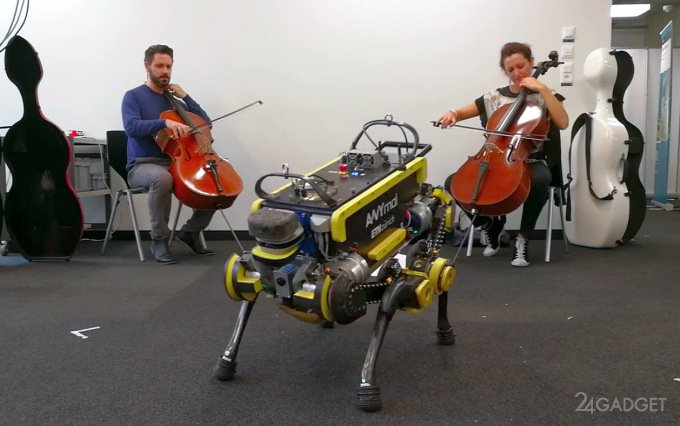 Четвероногий робот «отжигает» под живую и современную музыку (видео)