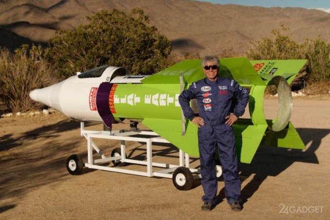 «Плоскоземелец» совершил полёт на собственной ракете (3 фото + видео)