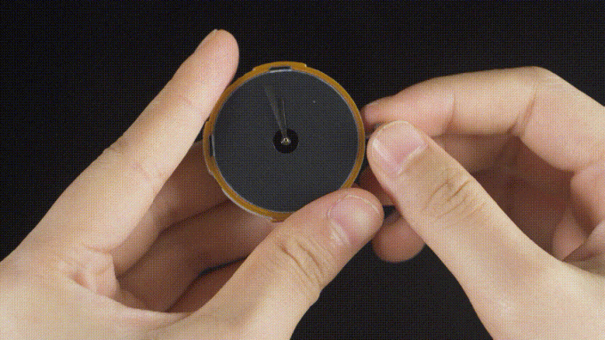 Гибридные смарт-часы с E-Ink экраном и кварцевым механизмом (9 фото + видео)