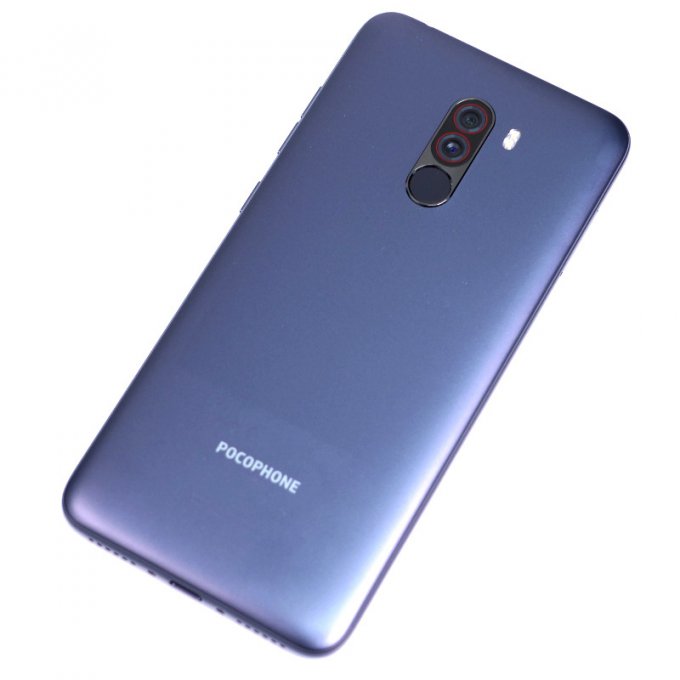 Смартфон Xiaomi Pocophone F1 появился в онлайн-магазинах до анонса (8 фото)