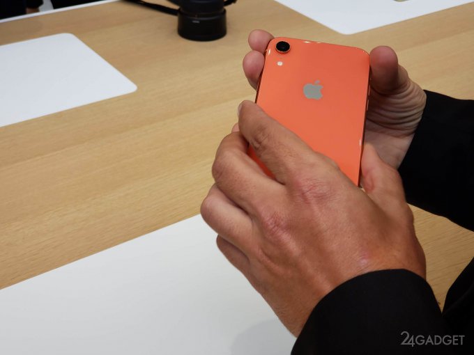 Apple выпустила доступный iPhone XR с 6 расцветками корпуса