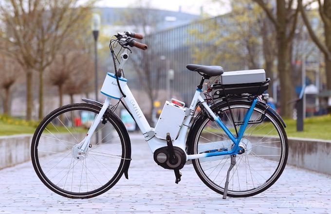 Новый велосипед из Нидерландов вообще не может упасть (4 фото + видео)
