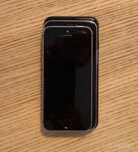 Макет iPhone 12 с диагональю5,4 дюйма сравнили с существующими iPhone SE и iPhone 7 (4 фото)