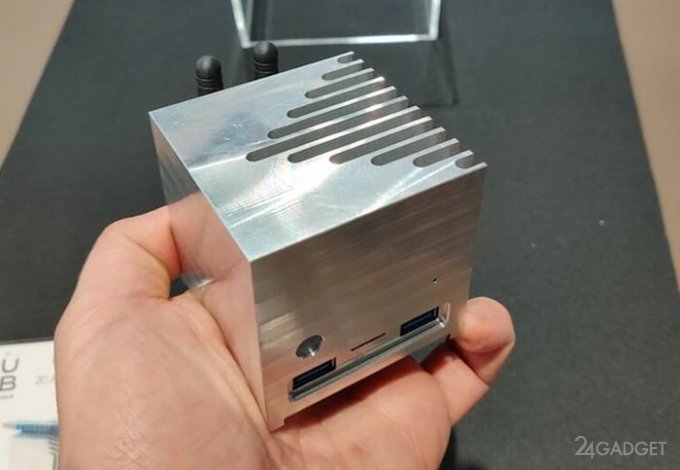 Карманный тессеракт: компьютер размером с ладонь в кубе из алюминия
