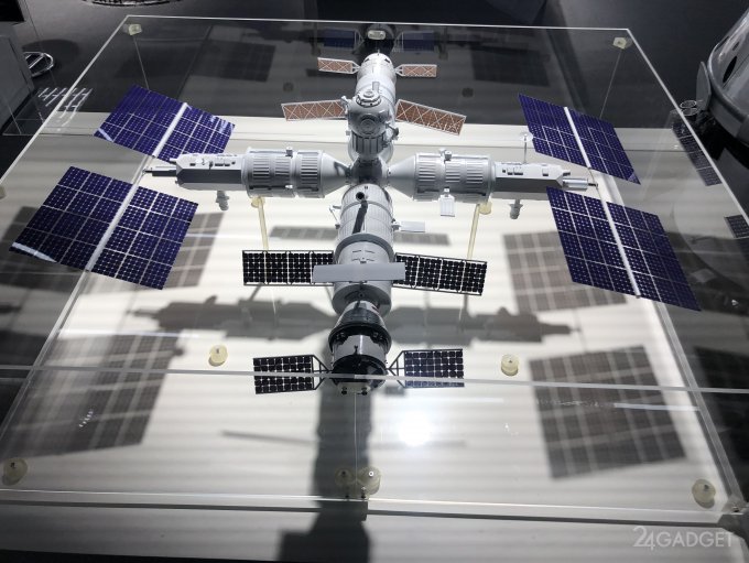 Роскосмос представил макет Российской орбитальной станции