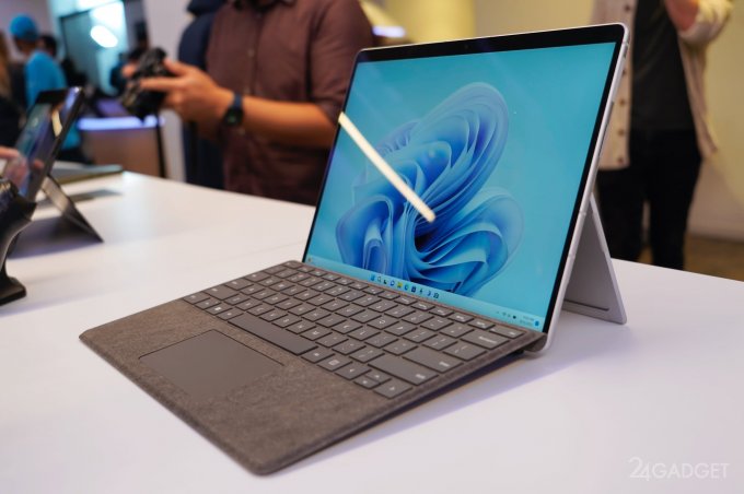 Microsoft представила три новых устройства серии Surface (2 фото + видео)