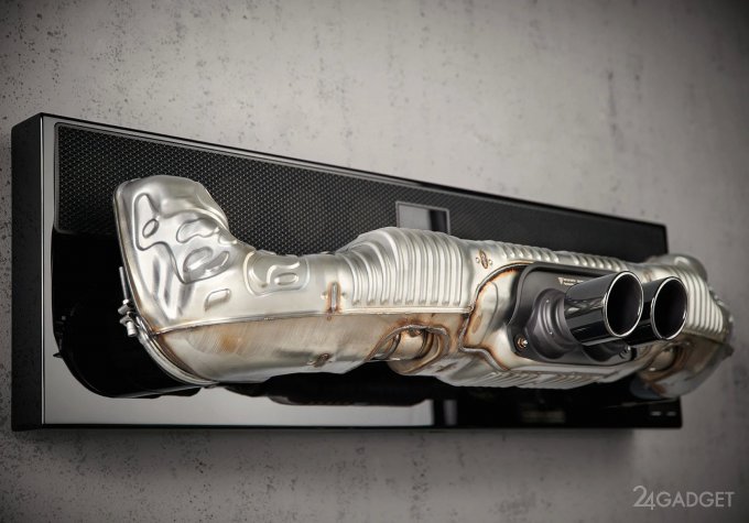 Porsche выпустила жуткой дорогую акустику в корпусе ржавого глушителя (2 фото)