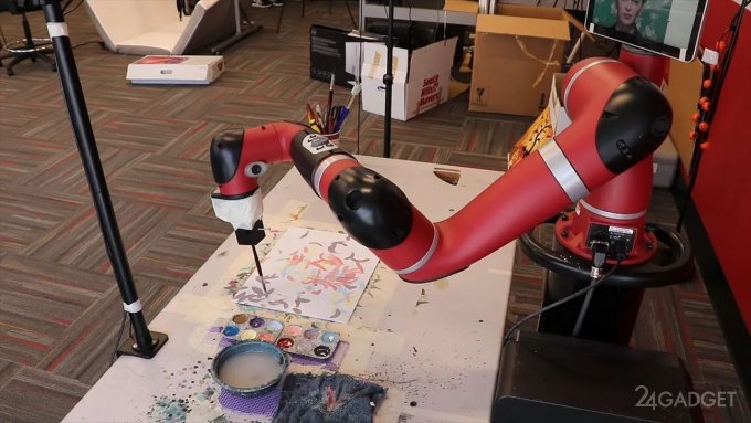 Роботизированную руку научили создавать произведения искусства (видео)