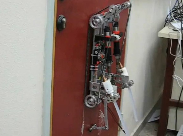 Роботов научили лазить по стенам (видео)