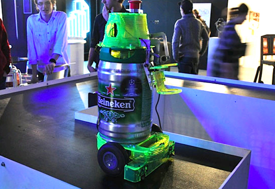 Робот Heineken - отличная идея, но плохая реализация (4 фото)