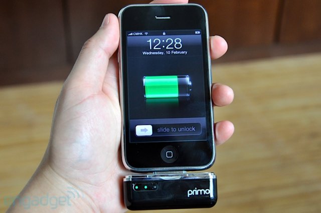 PhoneSuit Primo - дополнительный аккумулятор для iPhone (10 фото)