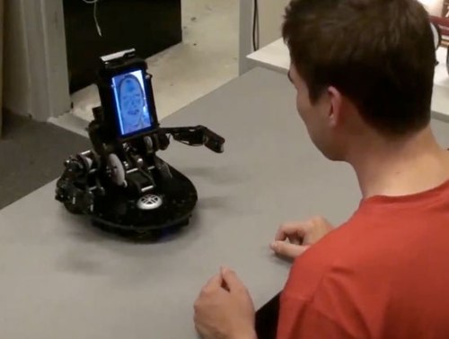 MeBot - полуавтономный роботизированный аватар (видео)