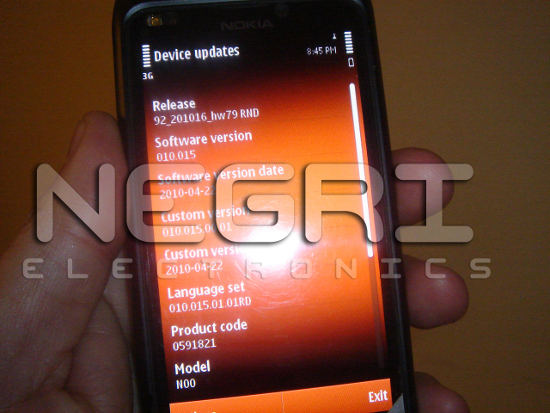 Первые живые фото необъявленного Nokia N9 (3 фото + видео)