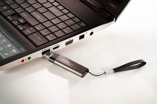A-DATA N909 - первая USB флэшка с комбинированным портом eSATA и USB 2.0