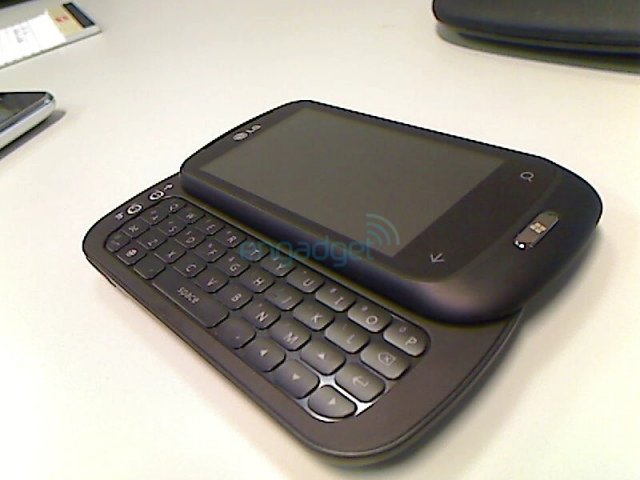 LG C900 - живые фото WindowsPhone7 коммуникатора