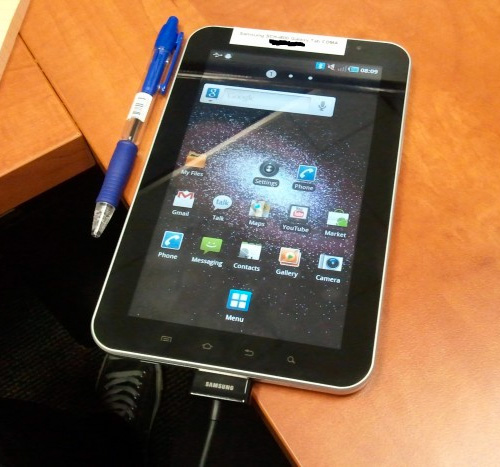 Планшет Samsung Galaxy Tab и аксессуары (8 фото)
