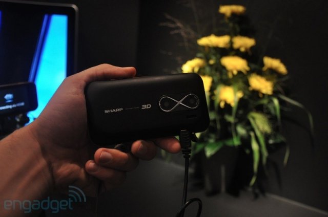 Мобильный телефон Sharp с 3D дисплеем (10 фото)