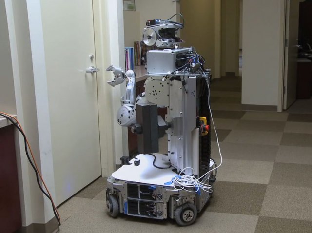 Willow Garage PR2 - робот за $400 000 (видео)