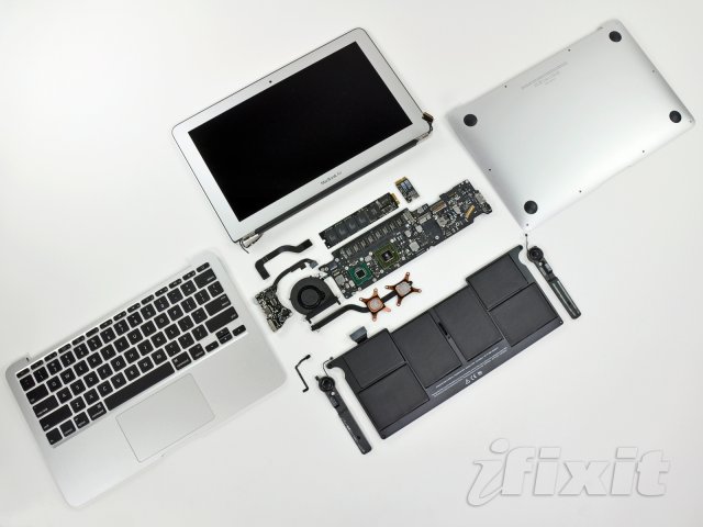 Разбираем 11,6-дюймовый MacBook Air (18 фото)