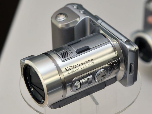 Гибридная камера JVC GX-PX1(6 фото)