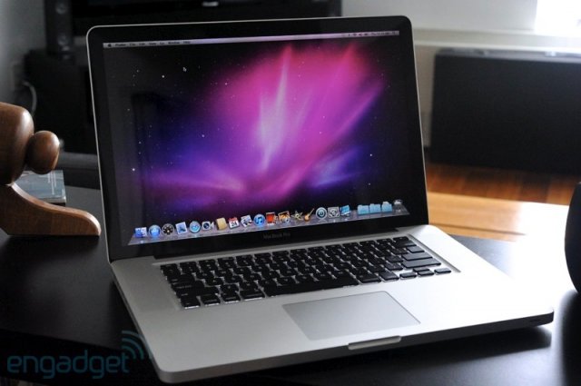 Apple MacBook Pro 2011 - галерея живых фото