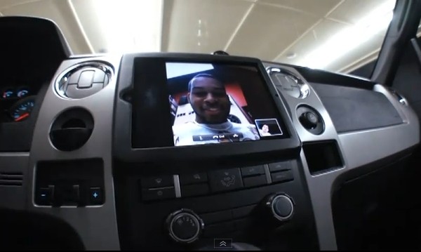 iPad 2 встроили в Ford F150 (видео)