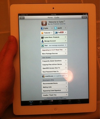 iPad 2 успешно взломали (видео)
