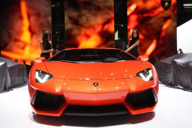 Суперкар Lamborghini Aventador (10 фото + видео)