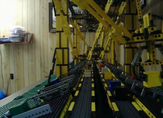Робот-сортировщик Lego (видео)