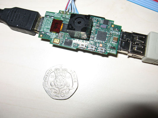 Raspberry Pi - компьютер размером с флэшку (видео)