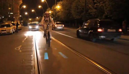 Велосипед с проектором (видео)