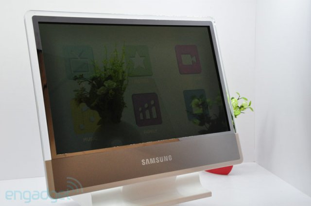 Samsung BLU LCD TV - 22-дюймовый прозрачный монитор (4 фото + видео)