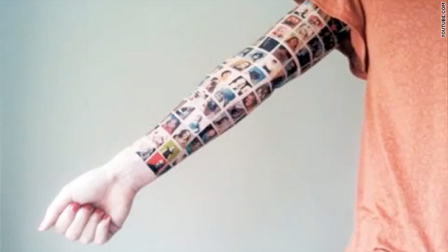Татуировка в честь 152 друзей на Facebook (видео)
