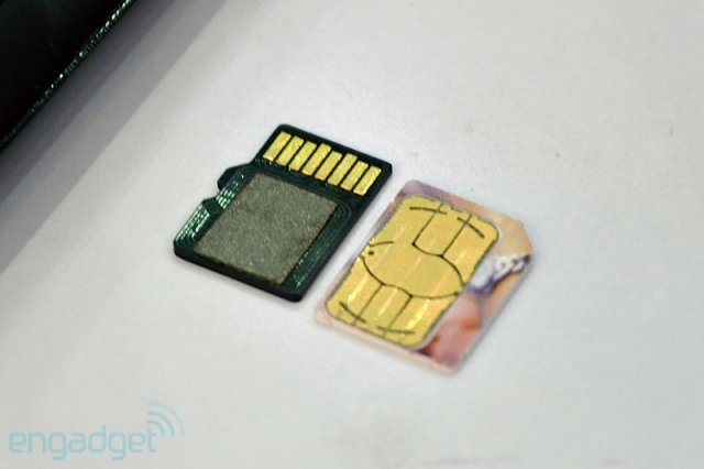 Карта памяти MicroSD со встроенным чипом NFC (5 фото + видео)