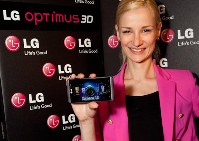 Официальный релиз смартфона LG Optimus 3D (3 фото)