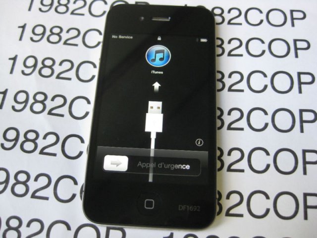 Apple iPhone 4 - первый прототип устройства за $101 600 (10 фото)