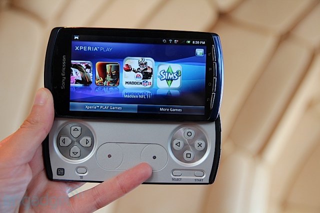 Sony Ericsson Xperia Play в версии AT&T (12 фото)
