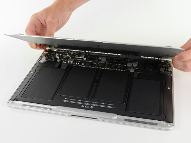Разбираем новый Apple MacBook Air (17 фото)