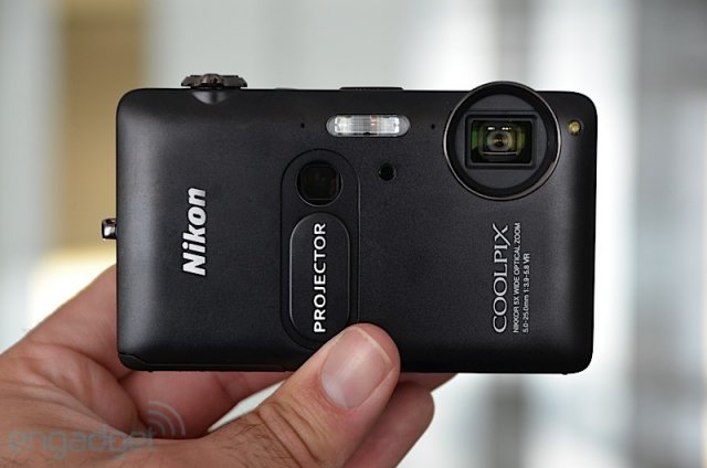 Nikon Coolpix S1200pj - фотокамера со встроенным проектором (13 фото)