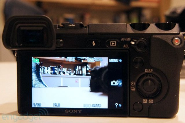 Sony NEX-7 - 24-мегапиксельная беззеркальная фотокамера со сменной оптикой (18 фото + видео)