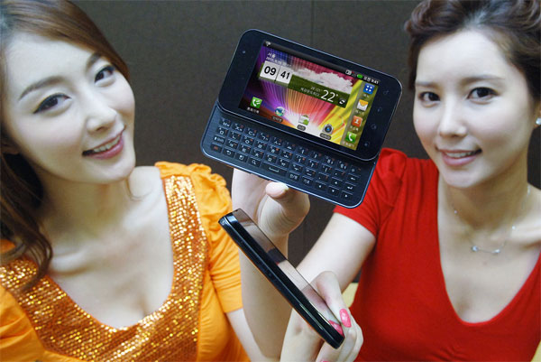 LG Optimus Q2 - двухъядерный смартфон с QWERTY клавиатурой (8 фото)