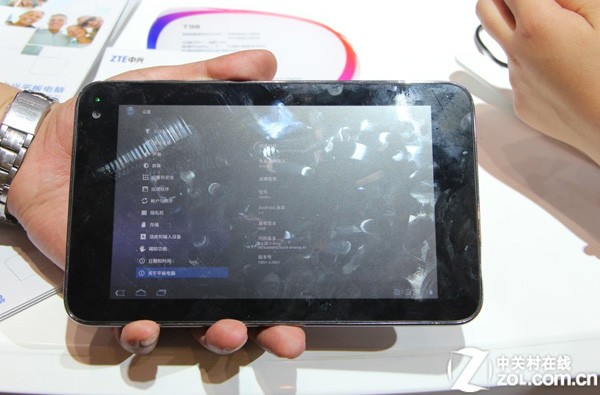 ZTE T98 - первый в мире четырёхъядерный планшет (4 фото)