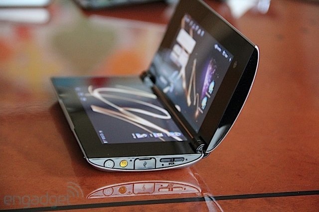 Sony официально переименовала планшет S2 в Tablet P (11 фото + видео)