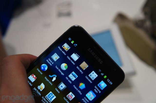 Samsung Galaxy Note - ещё смартфон или уже планшет? (11 фото + 2 видео)