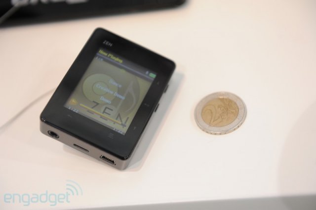 Creative ZEN X-Fi3 - многофункциональный карманный медиаплеер (9 фото + видео)