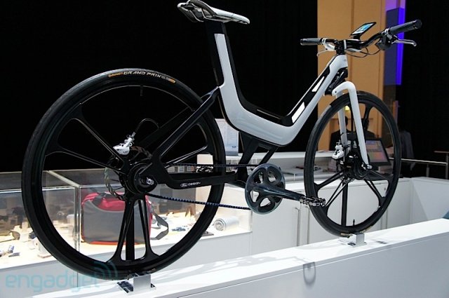 Электрический велосипед со встроенным Galaxy S II (15 фото)