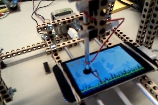 Робот играющий в Angry Birds (видео)